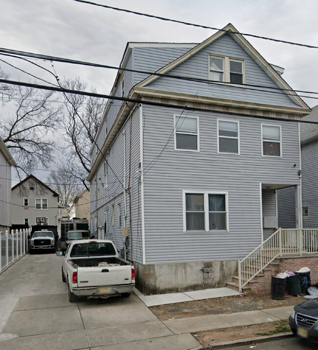 Building Photo - 932 Olive St