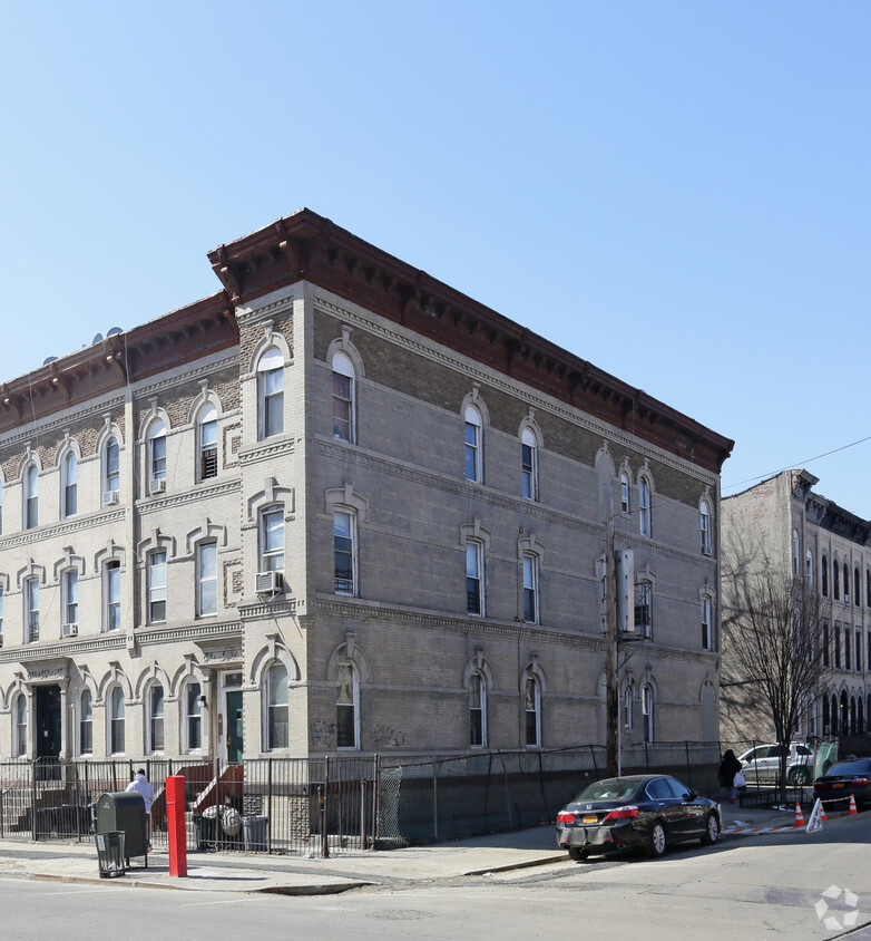 Building Photo - 82 Saratoga Ave