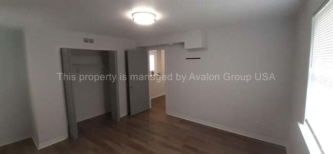 Foto del edificio - 1184 E 18th St