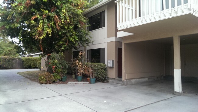 Building Photo - 345 N Fair Oaks Ave