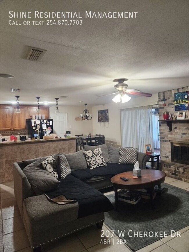 Building Photo - 207 W Cherokee Dr