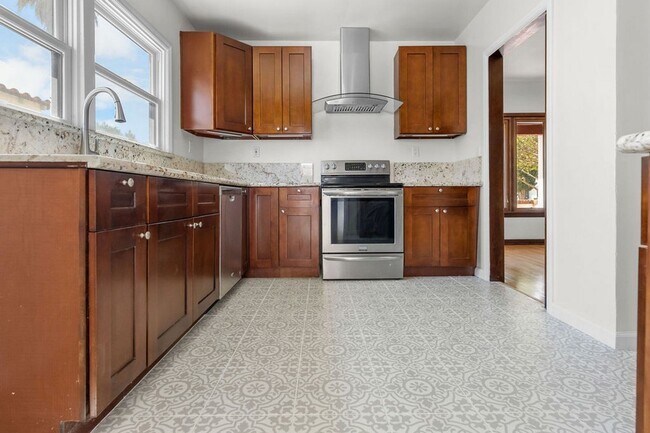 Foto del edificio - Wood Street Charmer - 3 Bed / 2 bath (Front House)