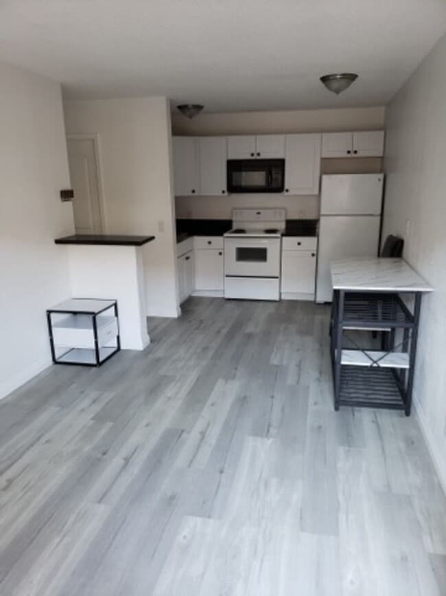 Building Photo - 4955 Jeffreys St