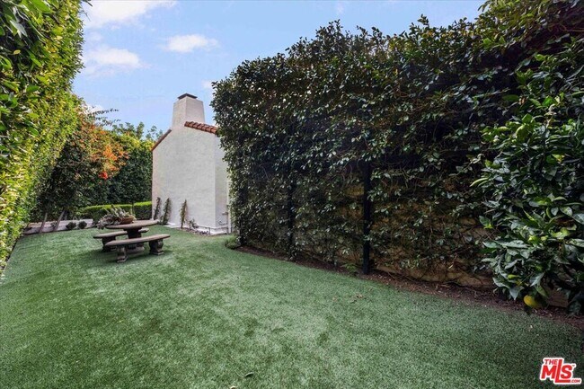 Foto del edificio - 1901 El Cerrito Pl