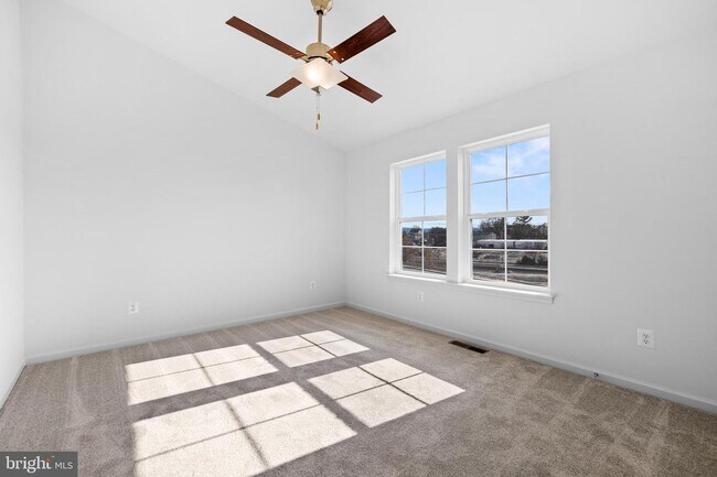 Building Photo - 464 N Burhans Blvd