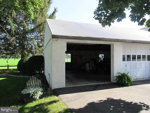 Building Photo - 607 S Kinzer Ave