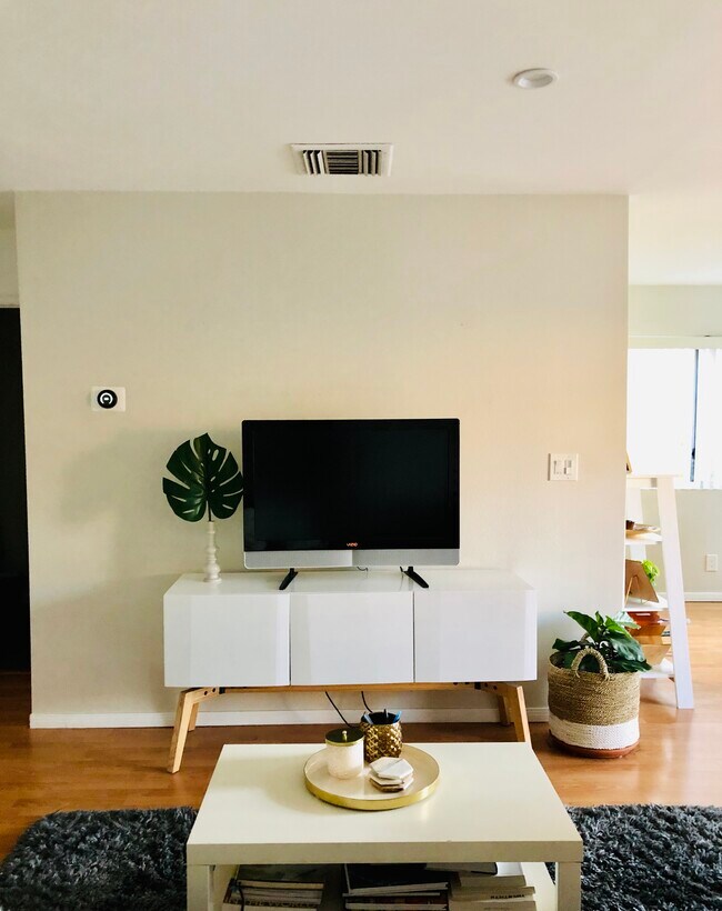 Foto del edificio - 10757 Hortense St