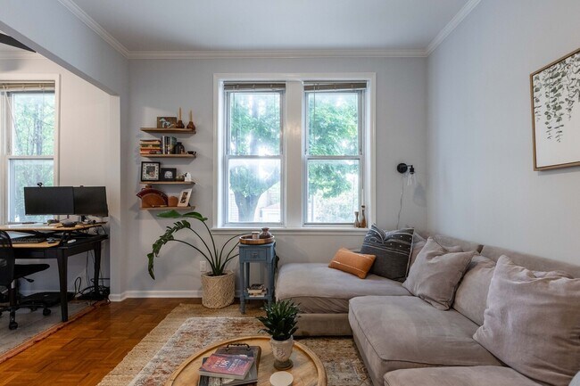 Foto del edificio - 2215 W Wellington Ave