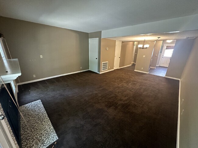 Building Photo - Townhouse for Rent