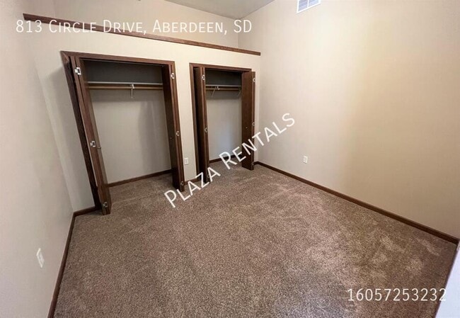 Building Photo - 214 S Kline St