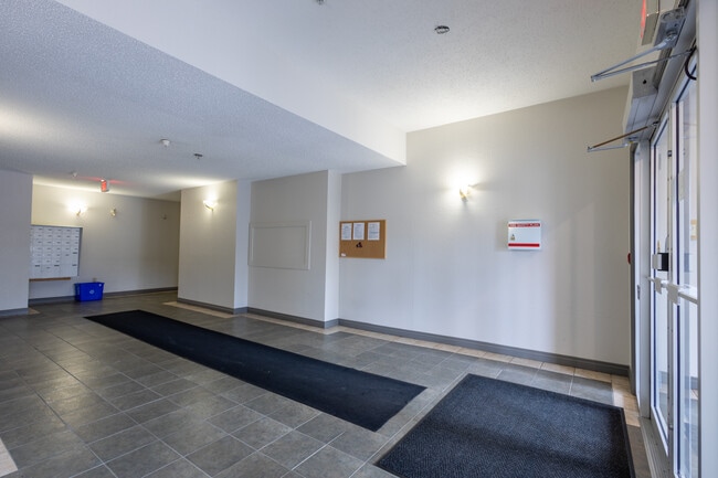 Building Photo - 11446 40 Av NW