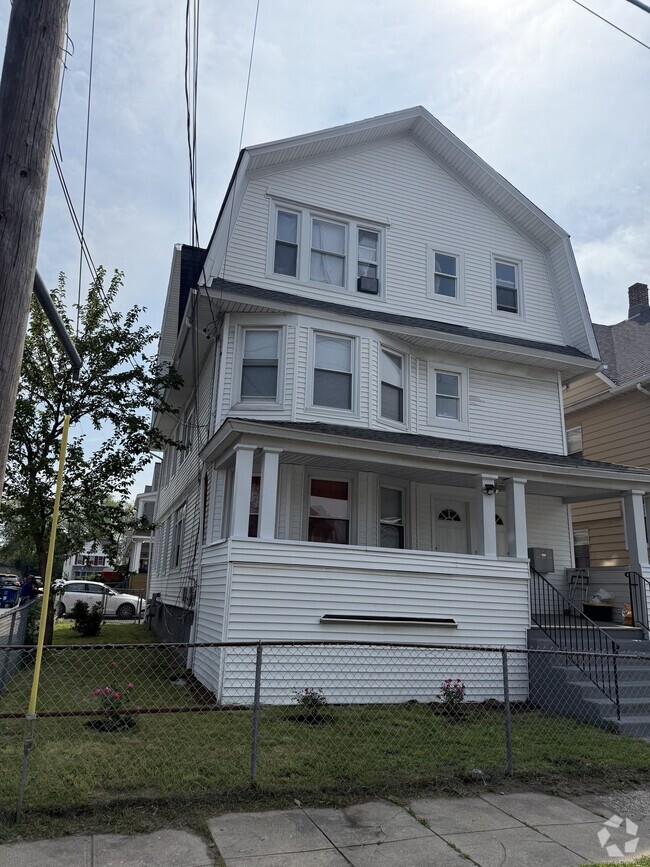 Building Photo - 176 Davenport St