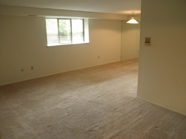 Foto del edificio - 2469 Brook Ledge Rd
