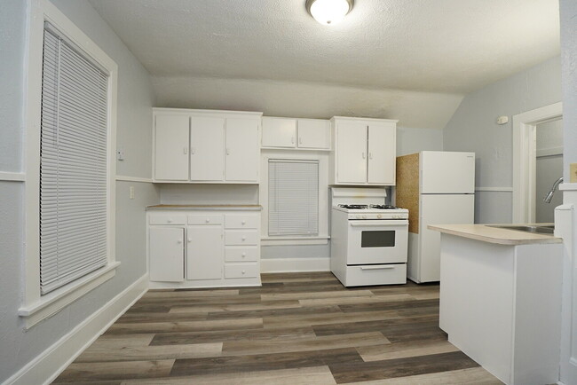 Building Photo - 2112 Miami St