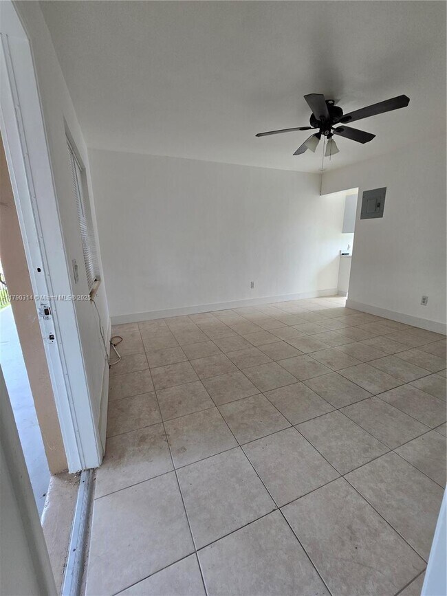 Foto del edificio - 724 SW 7th Terrace