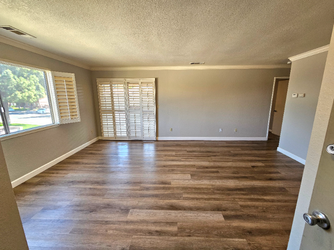 Building Photo - 468 Cherry Ln