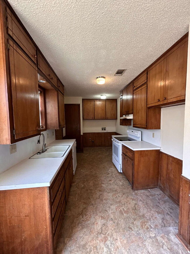 Building Photo - 2-bedroom 2 bathrooms