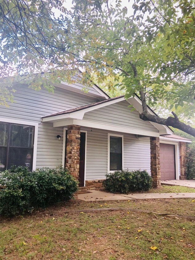 Primary Photo - 9427 Bryn Mawr Cir