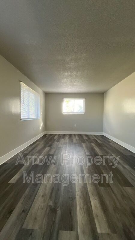 Building Photo - 321 Chestnut St