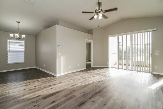 Building Photo - 1525 Sunset View Cir