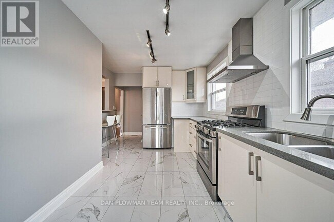 Photo du bâtiment - 181 Waverly St S