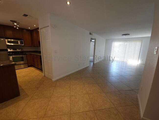 Foto del edificio - 4354 N 82nd St