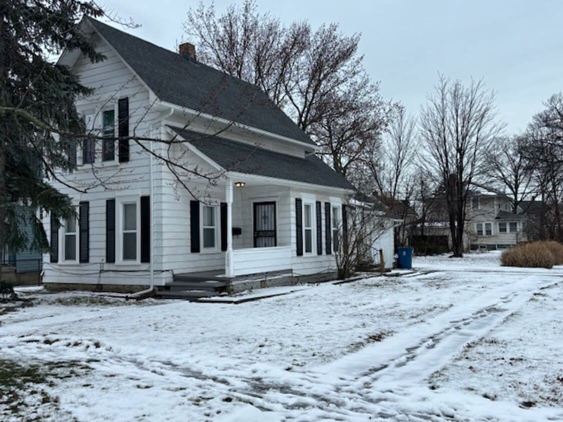 Charming 3 Bedroom 1 Bath Home Close to Do... House Rental in Lorain