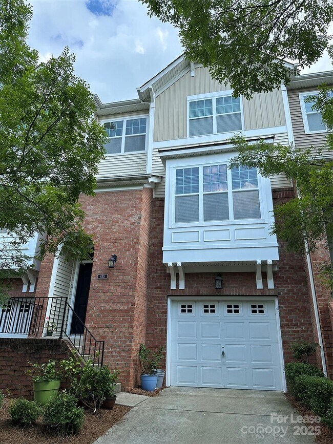 Foto del edificio - 835 Skybrook Falls Dr