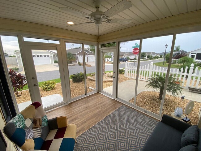 Building Photo - Beautiful, Furnished ANNUAL 2 bed, 2 bath ...