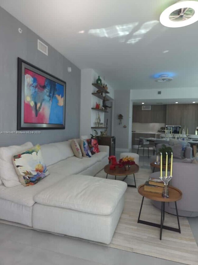 Foto del edificio - 17550 Collins Ave
