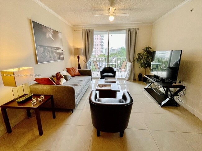 Foto del edificio - 17150 N Bay Rd