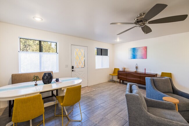 Foto del edificio - 350 Panorama Blvd