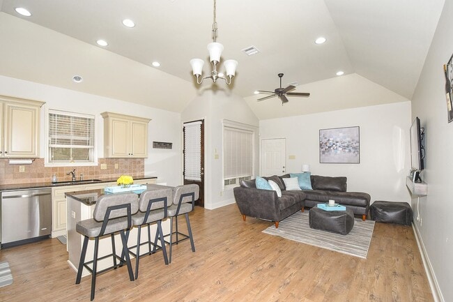 Building Photo - 328 Chimney Rock Blvd