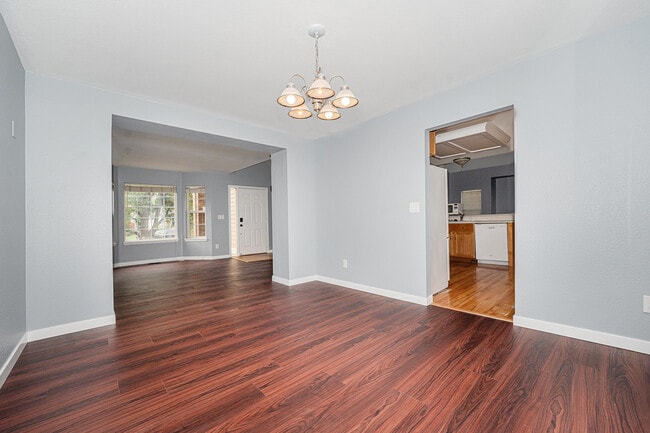 Building Photo - 608 Bentley Pl