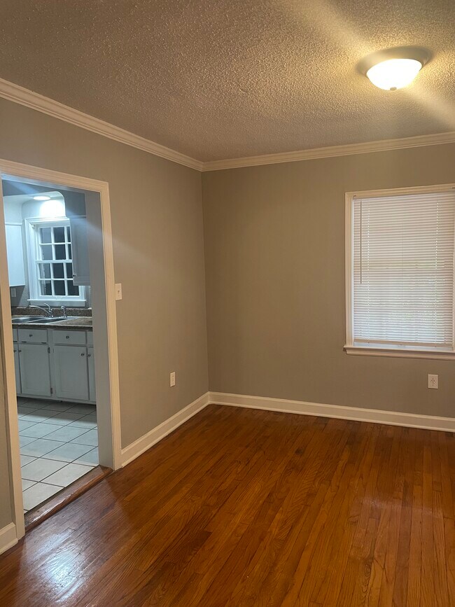 Dining Room - 2943 Everest St