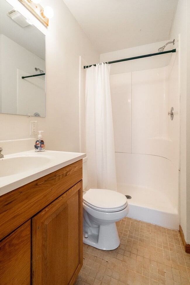 Building Photo - Lovely 3 Bedroom 2 Bath Townhome in Apple ...