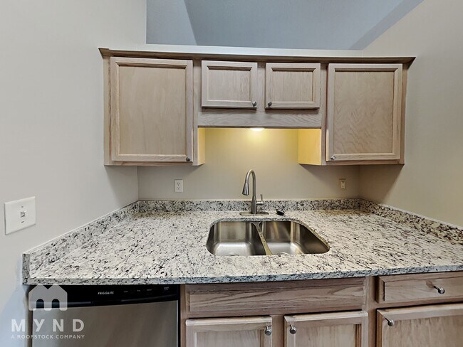 Foto del edificio - 7732 Parkmont Dr