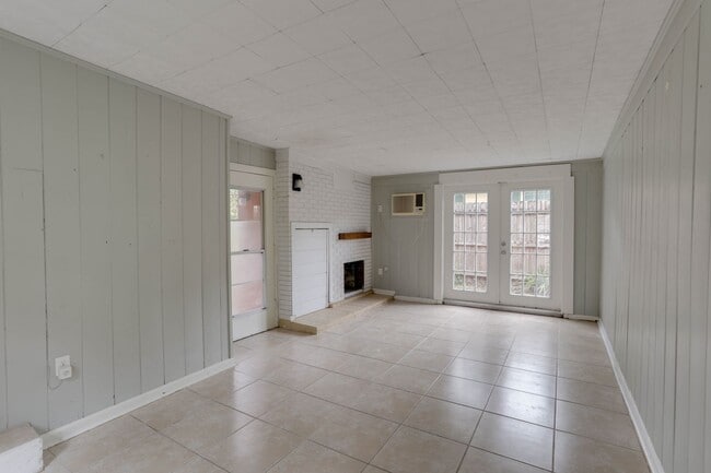 Building Photo - 501 N Hampton Ave
