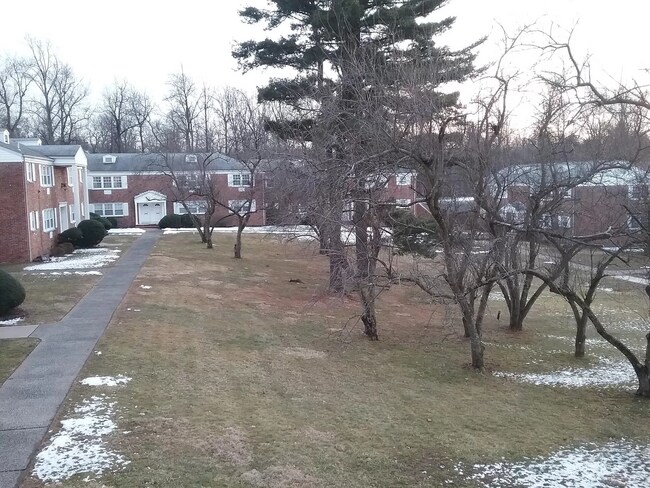 Foto del edificio - 163 Ridge Rd