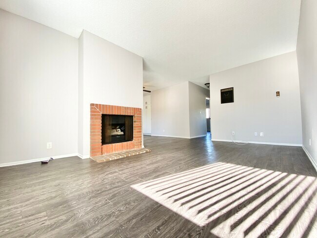Building Photo - 625 N Kenwood St