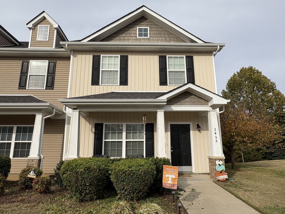 Upscale Townhome Near I-24 - Upscale Townhome Near I-24