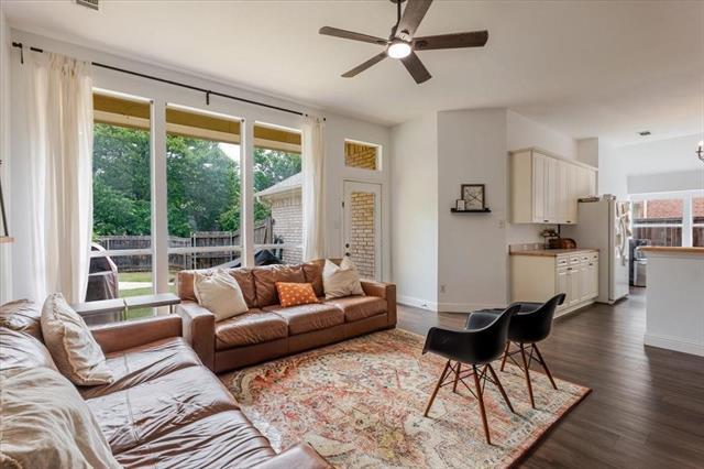 Foto del edificio - 2209 Swallow Ln