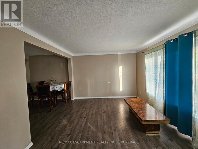 Building Photo - 100 Endicott Terrace