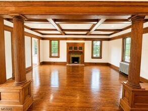 Building Photo - 2 Cloverhill Pl