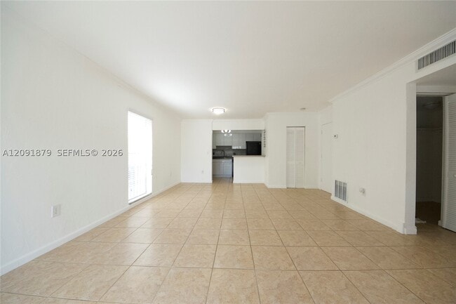 Foto del edificio - 6900 N Kendall Dr