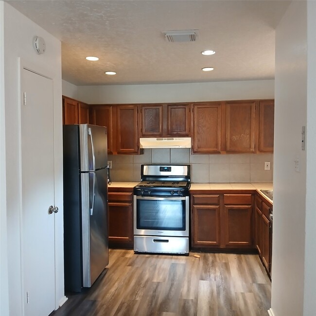 Building Photo - 5434 Parkridge Dr