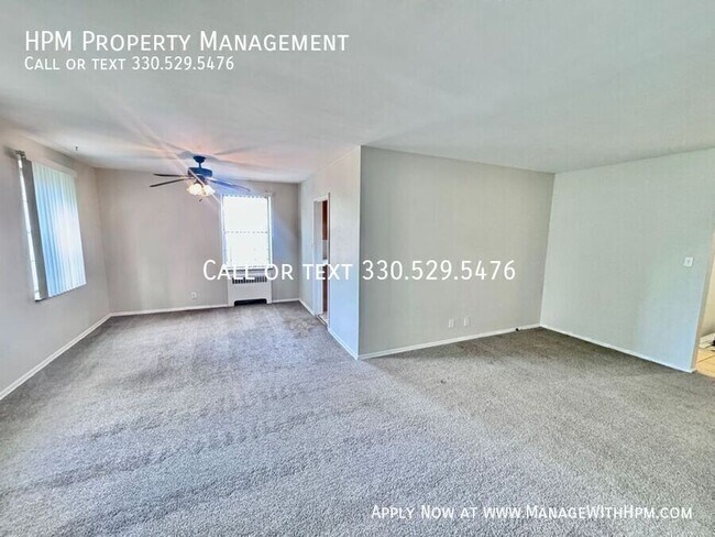 Foto del edificio - 15725 Van Aken Blvd