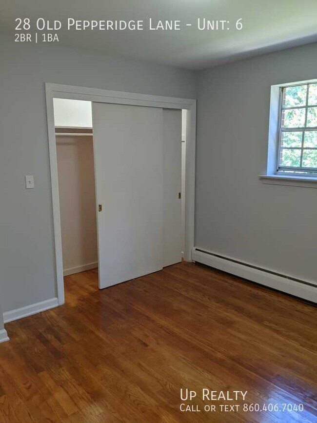 28 Old Pepperidge Ln Unit 6, Wethersfield, CT 06109 Room for Rent