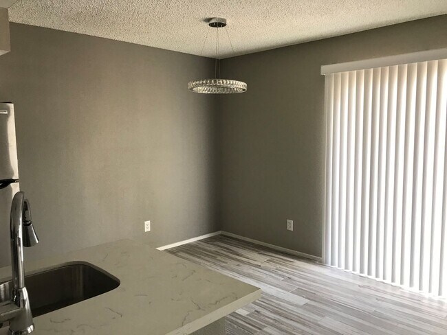 Foto del edificio - two bedroom two bath condo in Green Valley