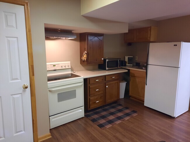 Kitchen - 1927 Snydersburg Rd